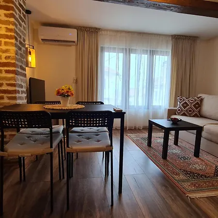 Lazarov - Luxury One And Two Bedroom Apartmán *
