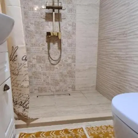 Lazarov - Luxury One And Two Bedroom *